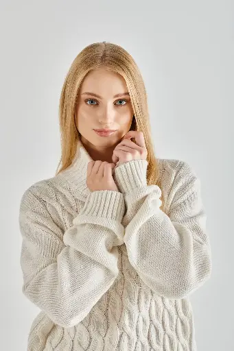 Chunky Cable Knit Sweater – Winter White
